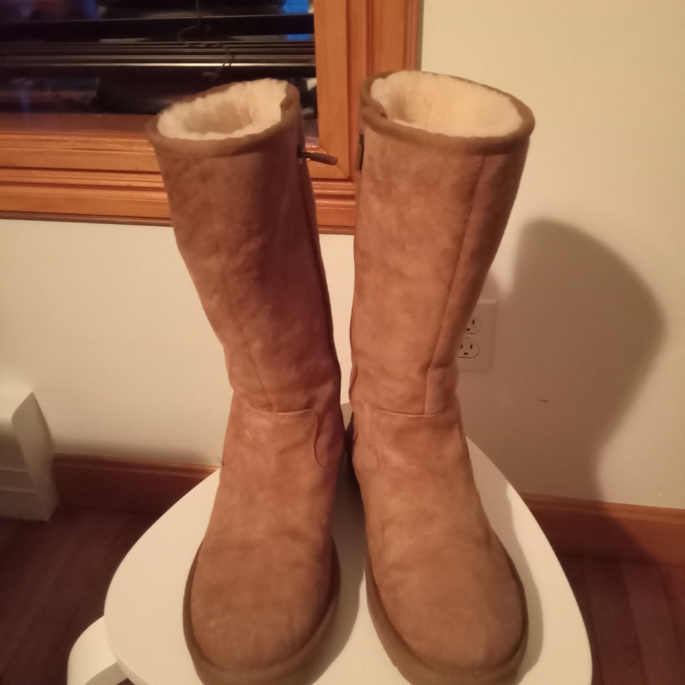Woman's UGG Boots size 7